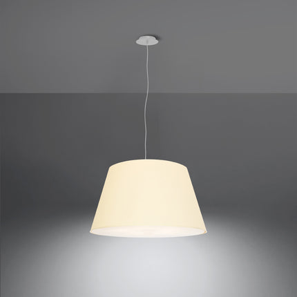 Abat-jour conique en tissu diffusant une lumiere douce vers le bas dans une piece
