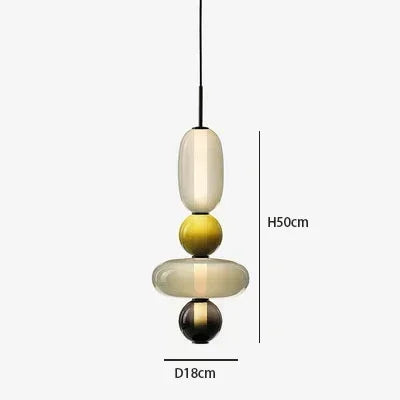 Suspension créative verre coloré empilé au-dessus d'un bureau