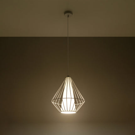 Suspension Demi blanche à abat-jour conique dans un salon scandinave