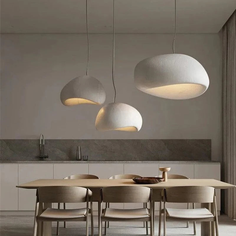 Suspension Design Japonais Minimaliste en blanc, avec éclairage LED, parfaite pour un intérieur moderne.