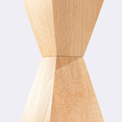 Macro de la taille du diabolo, jonction des deux cônes en bois de hêtre