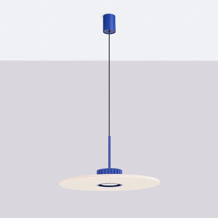 suspension disque de feutre beige à fût cannelé bleu outremer 40 cm, vue en situation