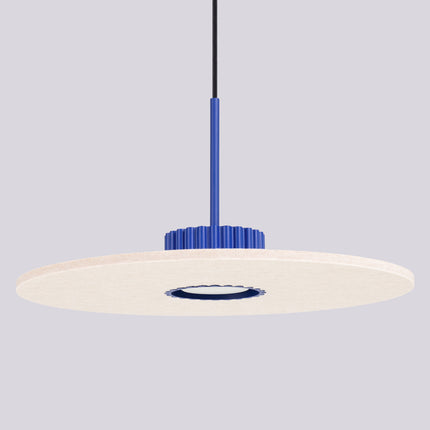 suspension disque de feutre beige à fût cannelé bleu outremer 40 cm, vue de détail