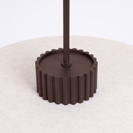 suspension disque de feutre beige à fût cannelé brun chocolat 40 cm, détail de la matière