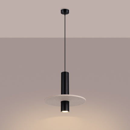 suspension disque de feutre beige et spot cylindrique noir 30 cm, lumière allumée