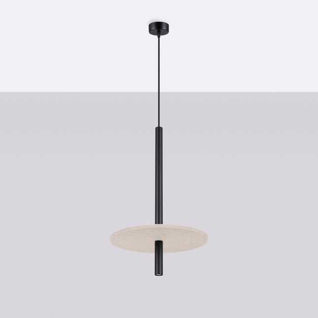 suspension disque de feutre beige et tube fin noir 30 cm, vue en situation