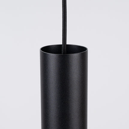 suspension disque de feutre bleu marine et spot cylindrique noir 30 cm, détail de la matière