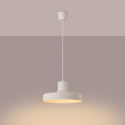 suspension dôme atelier beige en acier, lumière allumée