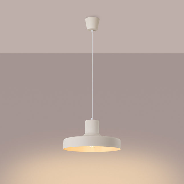 suspension dôme atelier beige en acier, lumière allumée