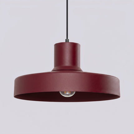 suspension dôme atelier bordeaux en acier, packshot de trois quarts