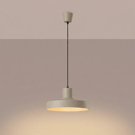 suspension dôme atelier taupe en acier, lumière allumée