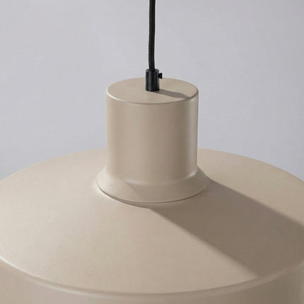 suspension dôme atelier taupe en acier, détail de la matière