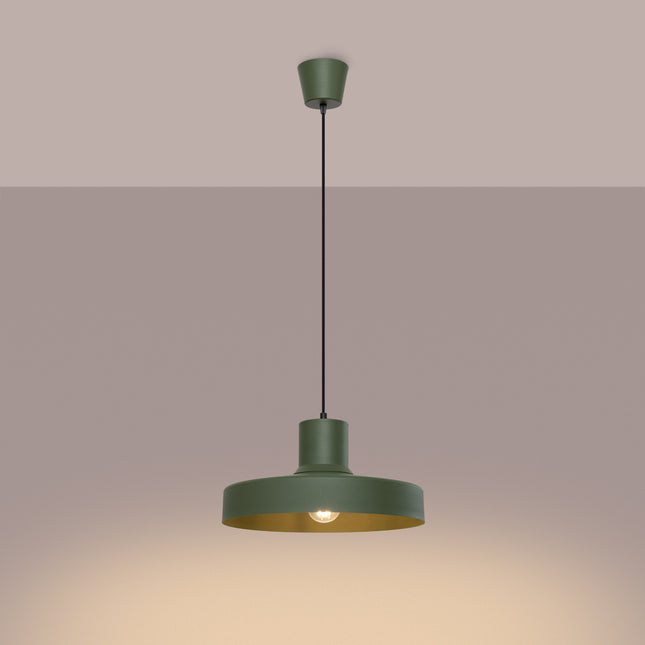 suspension dôme atelier vert olive en acier, lumière allumée