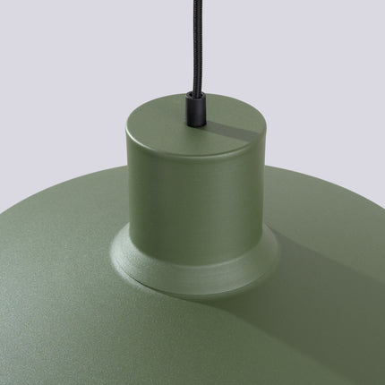 suspension dôme atelier vert olive en acier, détail de la matière