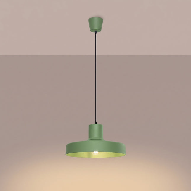 suspension dôme atelier vert sauge en acier, lumière allumée