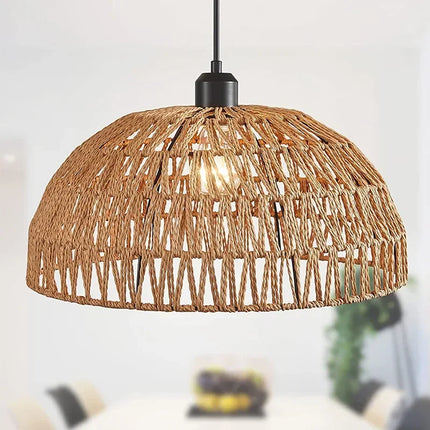 Suspension dôme en corde de chanvre naturel allumée, câble noir, au-dessus d'une table