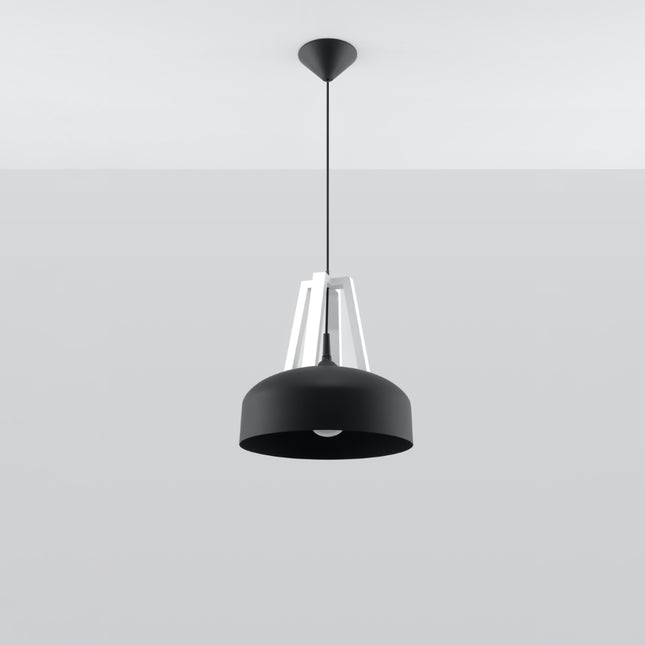 Suspension Dôme Noir et Blanc en acier et bois naturel dans un salon contemporain