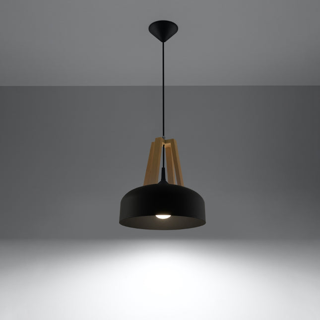 Suspension Dôme Noir et Bois Naturel en acier et bois naturel en situation dans un intérieur moderne