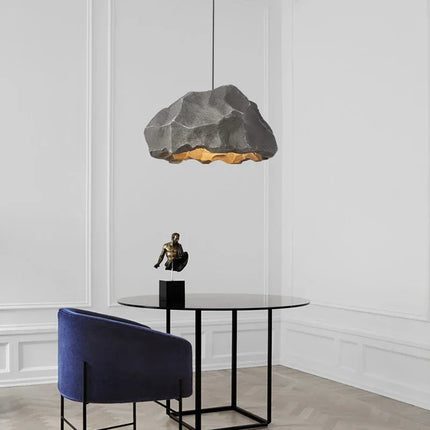 Silhouette asymétrique et irrégulière de la suspension effet roche