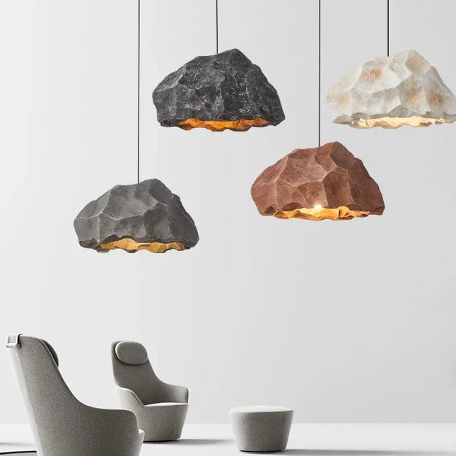Suspension effet roche éclairant un salon d'une lumière douce