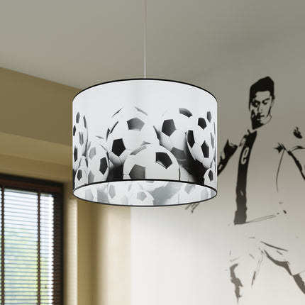 Suspension Enfant Ballons de Football 40 cm, allumée dans une ambiance tamisée
