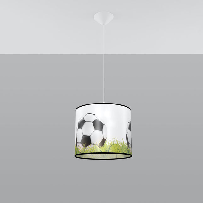 Suspension Enfant Football sur Pelouse 30 cm, vue de face avec son point d'accroche