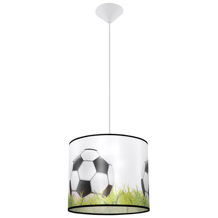 Suspension Enfant Football sur Pelouse 30 cm, vue d'ensemble sur fond blanc