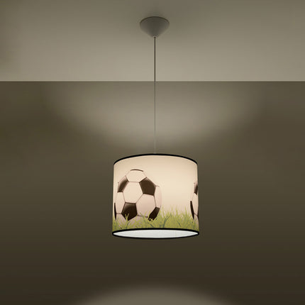 Suspension Enfant Football sur Pelouse 30 cm, vue de profil sur fond blanc