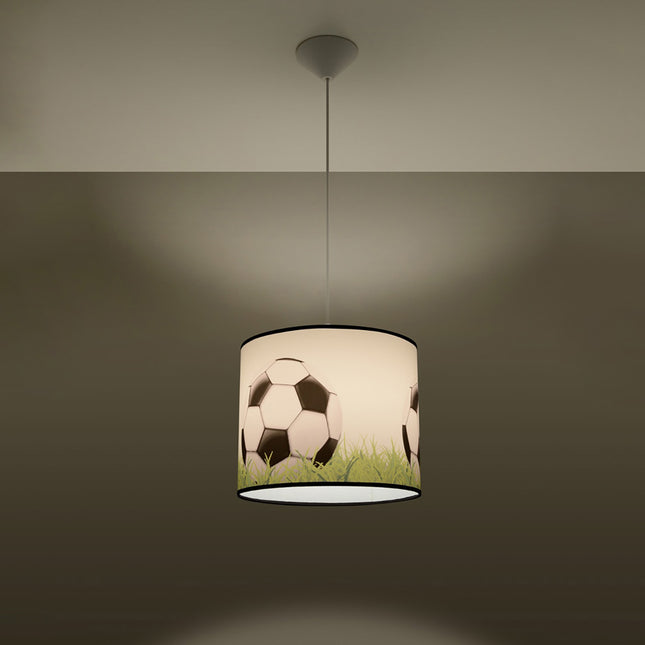 Suspension Enfant Football sur Pelouse 30 cm, vue de profil sur fond blanc