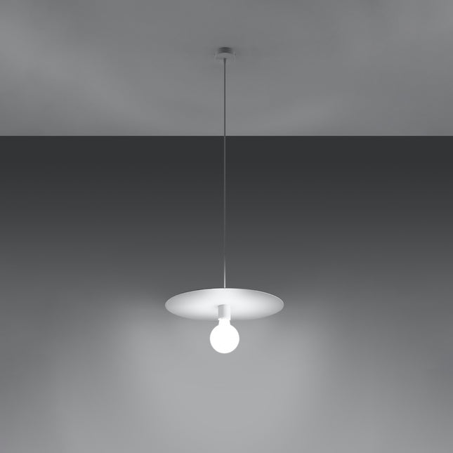 Suspension Flavio en acier blanc allumee, disque plat et ampoule E27 apparente