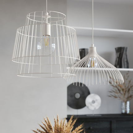 Detail de la suspension Fleur blanche a double abat-jour filaire avec une ampoule a filament LED