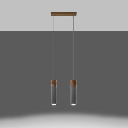 Gros plan sur le béton texturé et le bois clair des deux têtes de la suspension Fusion Minimaliste 2 spots.
