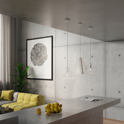Suspension Gaspare blanche vue en contre-plongée sur l'abat-jour à facettes