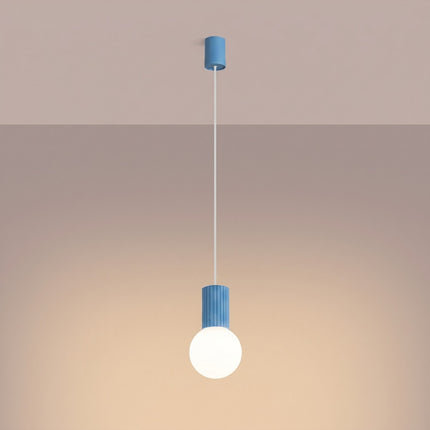 Suspension Halo 1 bleu ciel, lumière allumée, diffusion du verre opalin