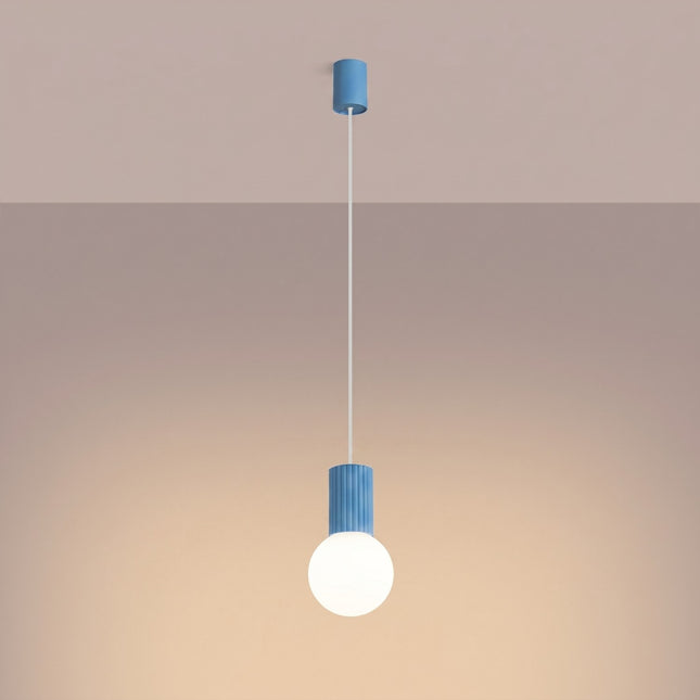 Suspension Halo 1 bleu ciel, lumière allumée, diffusion du verre opalin