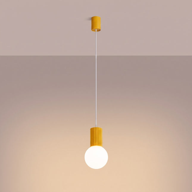 Suspension Halo 1 jaune ambré, lumière allumée, diffusion du verre opalin