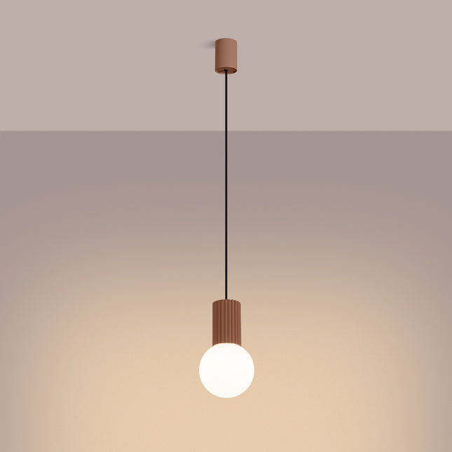 Suspension Halo 1 moka, détail du cylindre nervuré en aluminium et du câble de suspension
