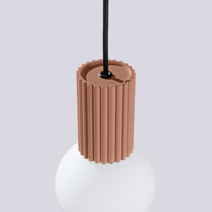 Suspension Halo 1 moka en situation dans un salon contemporain