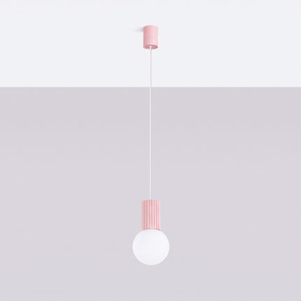 Suspension Halo 1 rose poudré, vue en situation sur fond clair