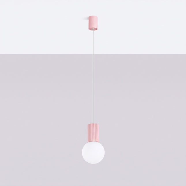 Suspension Halo 1 rose poudré, vue en situation sur fond clair