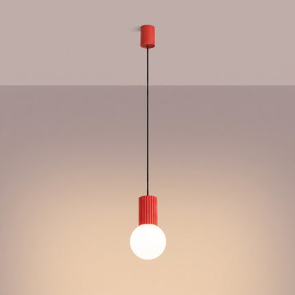 Suspension Halo 1 rouge vif, lumière allumée, diffusion du verre opalin