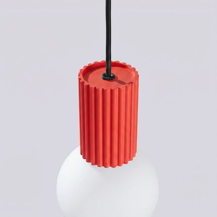 Suspension Halo 1 rouge vif, détail du cylindre nervuré