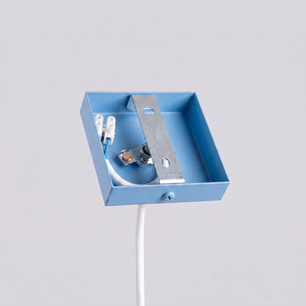 suspension halo 1 tube bleu azur en acier, packshot de trois quarts
