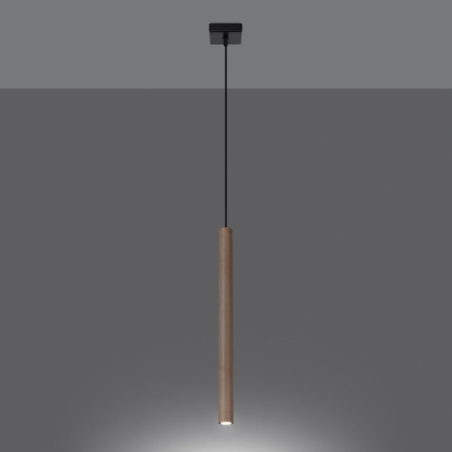 Suspension Halo 1 bois naturel allumée, lumière chaude diffusée vers le bas dans un décor sombre