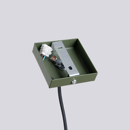 suspension halo 1 tube vert olive en acier, packshot de trois quarts