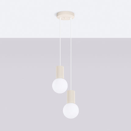 Suspension Halo 2 globes en grappe beige, vue en situation sur fond clair