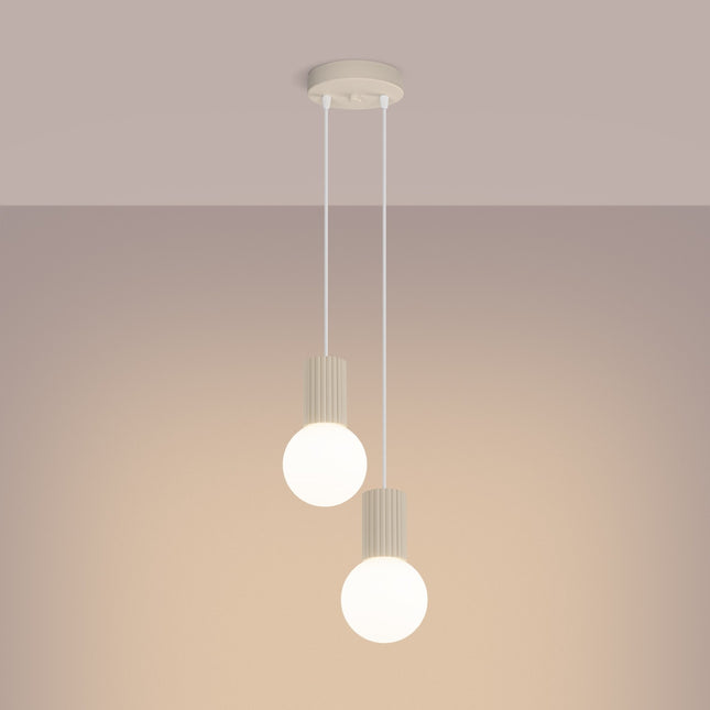 Suspension Halo 2 globes en grappe beige, lumière allumée, diffusion du verre opalin