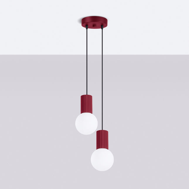 Suspension Halo 2 globes en grappe bordeaux, vue en situation sur fond clair