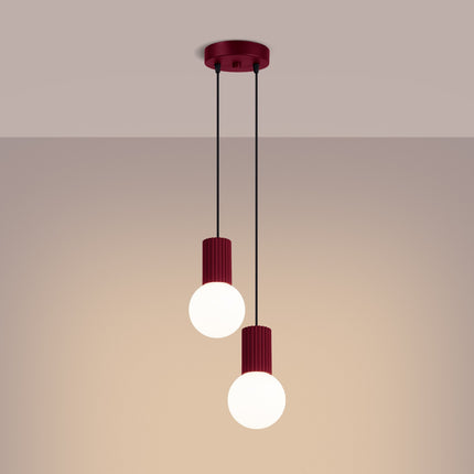 Suspension Halo 2 globes en grappe bordeaux, lumière allumée, diffusion du verre opalin