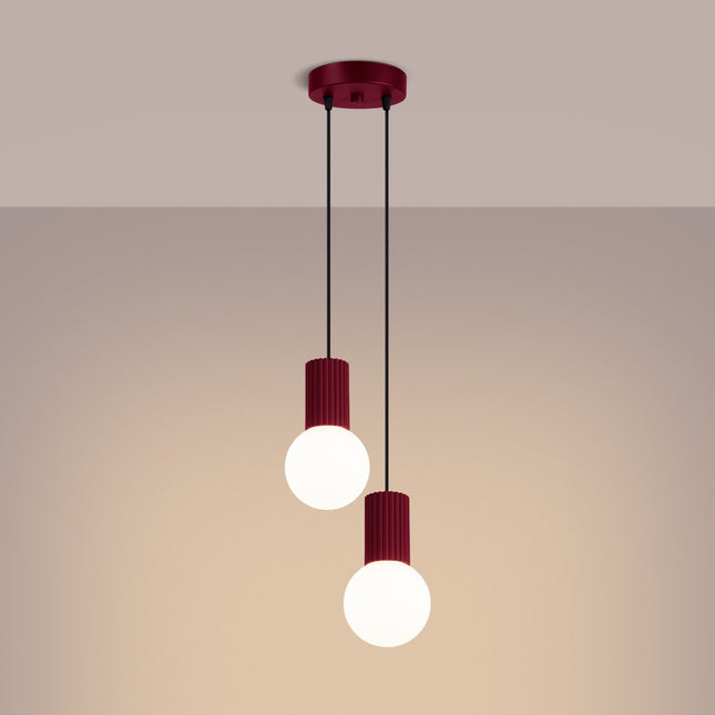 Suspension Halo 2 globes en grappe bordeaux, lumière allumée, diffusion du verre opalin